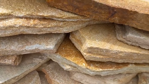 Плитняк златолит жёлтый золотистый для отмостки купить в Рязани