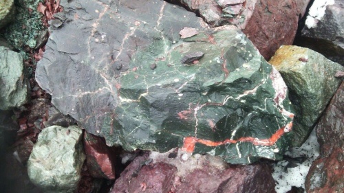 Гигантские зелёные валуны для ландшафтного дизайна весом более 5 тонн купить в Рязани