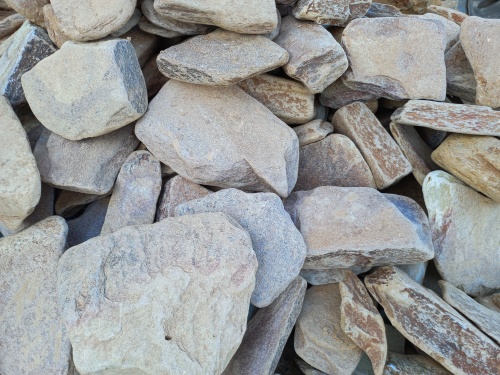 Златолит жёлтый, жёлто-зелёный глыбки и валуны для ланшафтного дизайна купить в Рязани