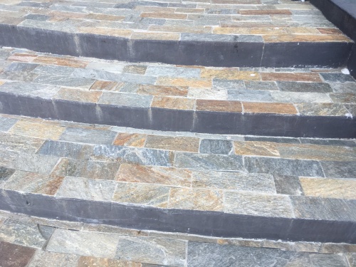 Плитка из Златолита Уральского для лестницы купить в Рязани