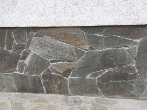 Плитняк златолит Уральский для цоколя, отмостки купить в Рязани