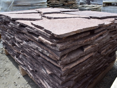 Плитняк лемезит бордовый для облицовки цоколя 20-25 мм  купить в Рязани