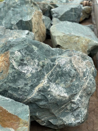 Камни для ландшафтного дизайна зелёные 10-60 килограмм купить в Рязани