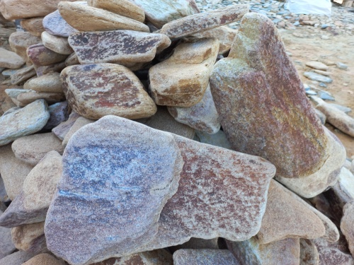 Златолит жёлтый, жёлто-зелёный глыбки и валуны для ланшафтного дизайна купить в Рязани