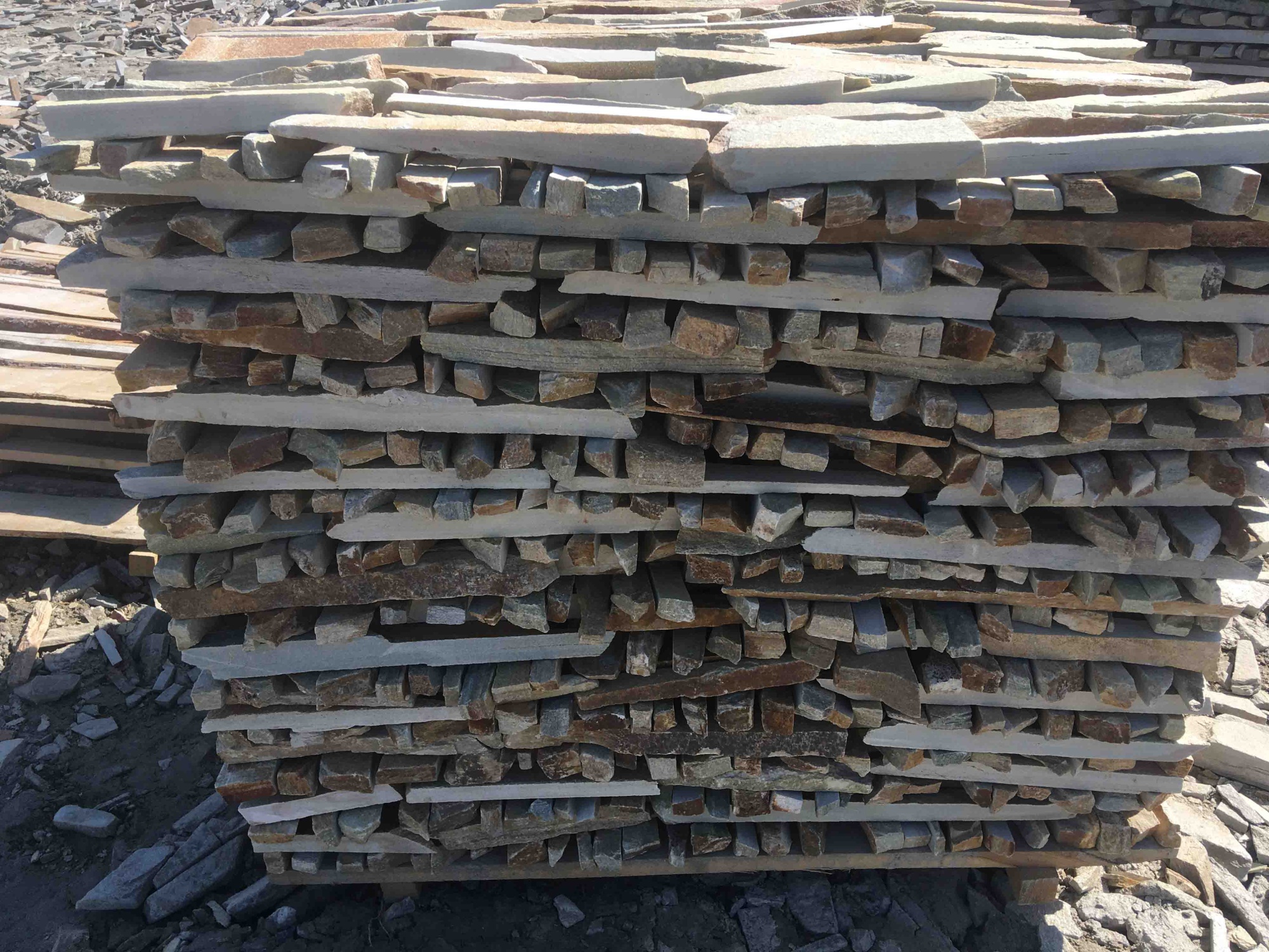 Горбушка златолит золотистый для облицовки купить в Рязани