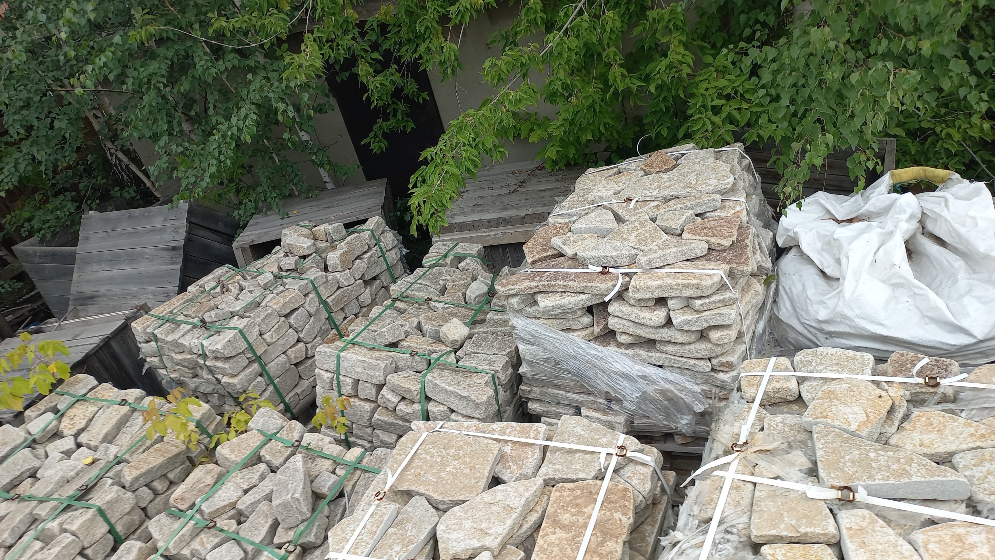 Плитняк гранитный галтованный купить в Рязани