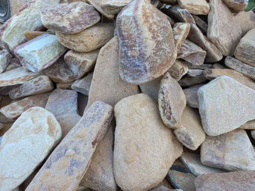 Златолит жёлтый, жёлто-зелёный глыбки и валуны для ланшафтного дизайна купить в Рязани