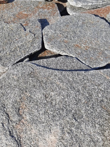 Златолит серебристый галтованный для лестниц купить в Рязани