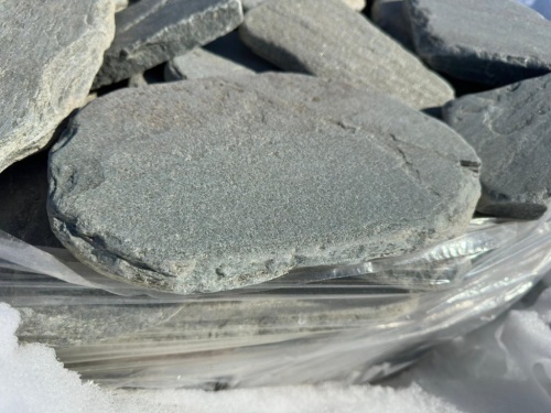 Плитняк златолит зелёный галтованный для мощения на бетон купить в Рязани