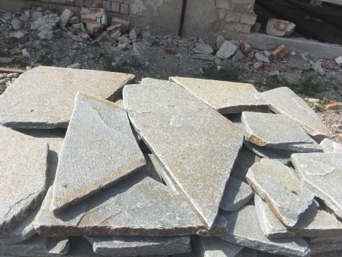 Златолит серебристый галтованный для лестниц купить в Рязани